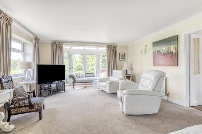 5 bed Bungalow for sale Image 6