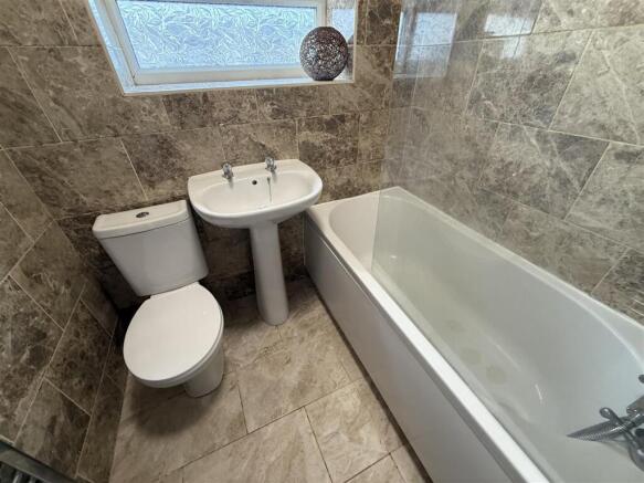 BATHROOM & WC