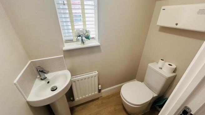 3 bed Semi-Detached for sale Image 8