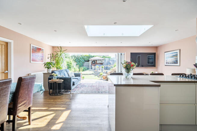 Kitchen/ Dining Room