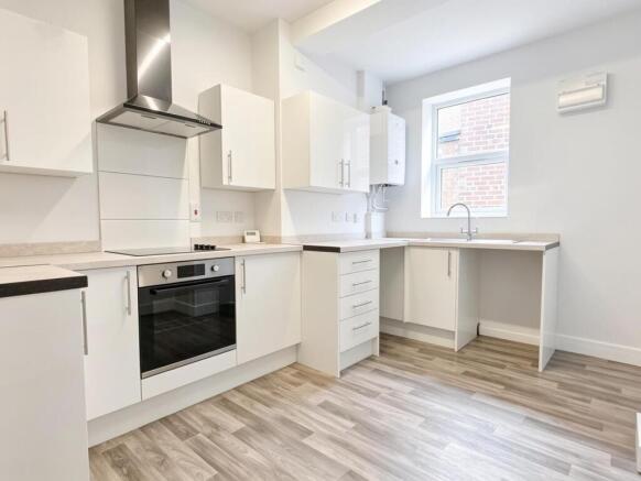 3 bed Terraced to rent Image 4