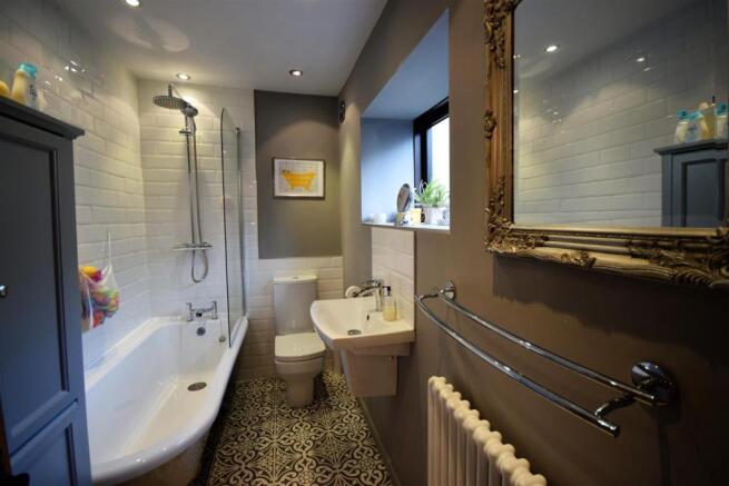 15  13 Cross Hill, Greetland, HX4 8JU bathroom.JPG