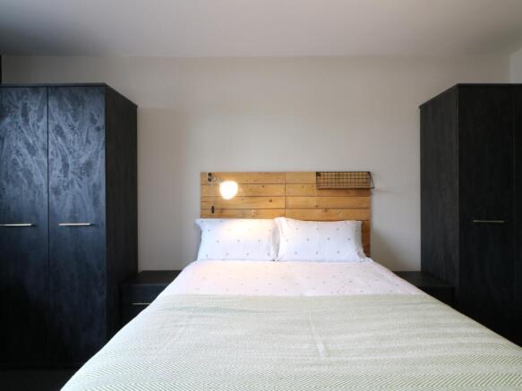 25 Glebe Road Room 5 3.JPG