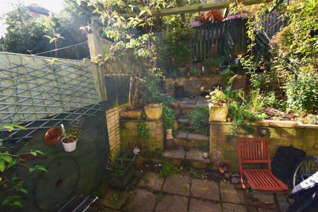 Rear garden 1.jpg