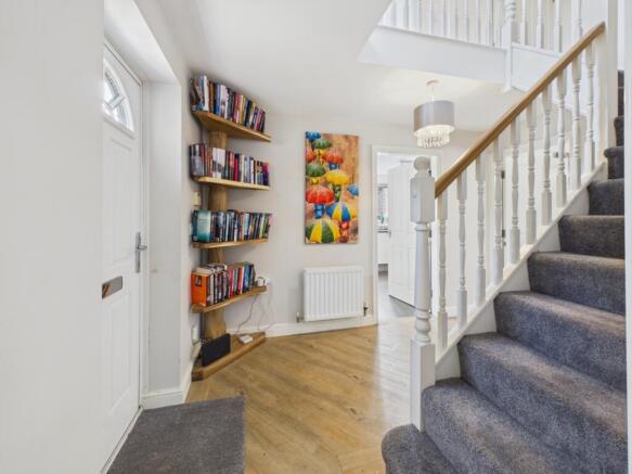 5 bed Detached for sale Image 5