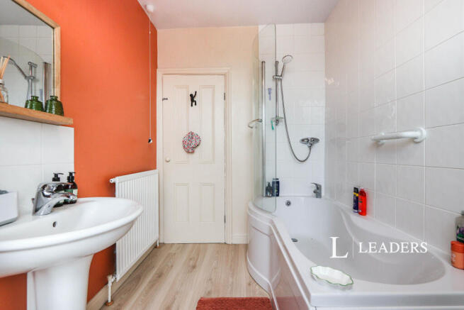3 bed House to rent Image 9