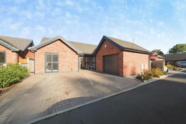 3-bed bungalow on Brookside, Clipstone Village, Mansfield, Nottinghamshire, NG21, £450,000
