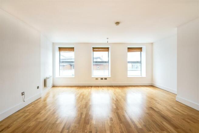 Apt U Redcliffe Livig room -1-5.jpg