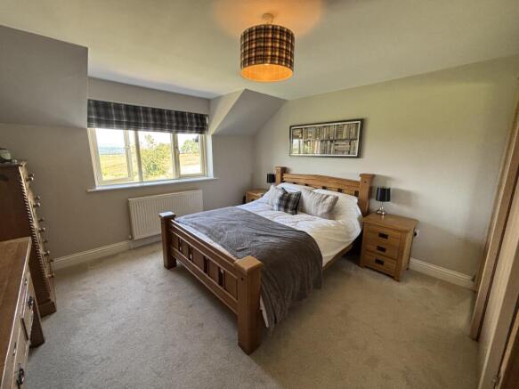4 bed Detached for sale Image 12
