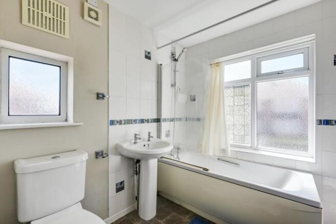 4 bed Semi-Detached for sale Image 11
