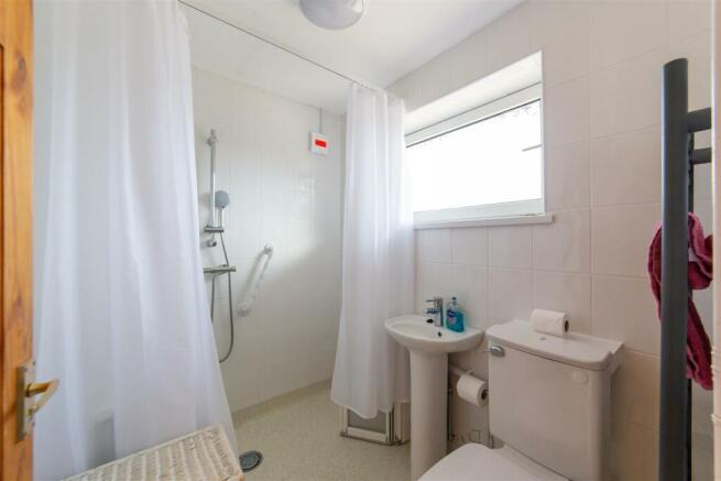 8 Trostrey Close-12.jpg