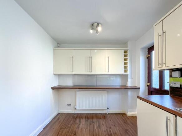 2 bed House to rent Image 7