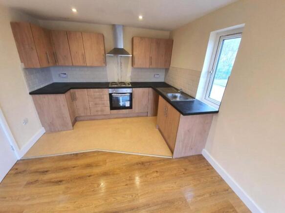 2 bed Apartment to rent Image 12