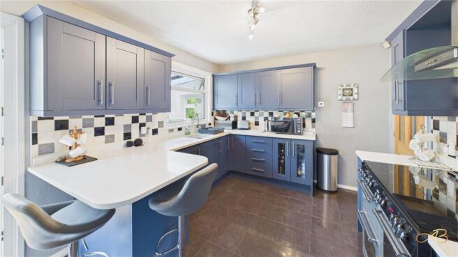 4 bed Bungalow for sale Image 8