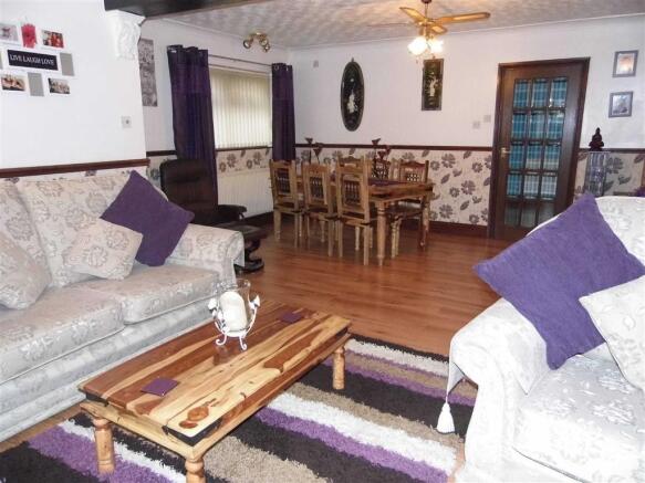 LOUNGE/DINER