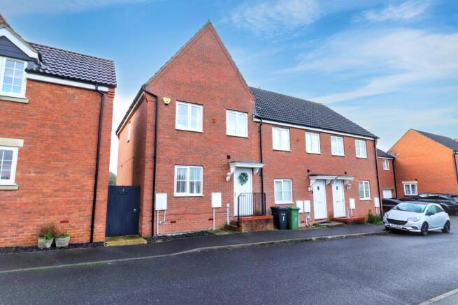 3-bed terraced on Riverview Way, Kings Lynn, PE30, £215,000