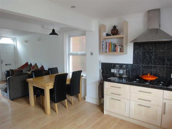 LOUNGE/DINING/KITCHE