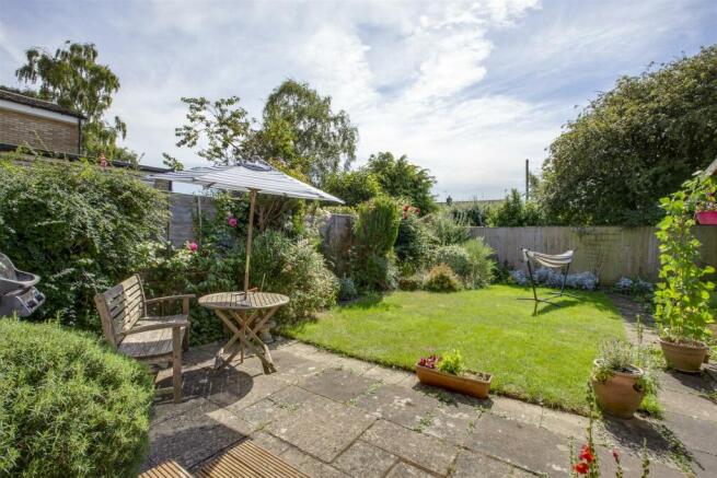 27 Wrights Lane, HP16 0LQ-9.jpg