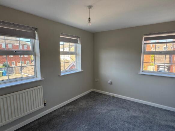 3 bed Town House for sale Image 8