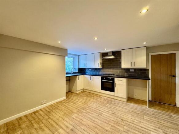 Taylor Hill Road, Taylor Hill, Huddersfield, HD4 6HR photo 2