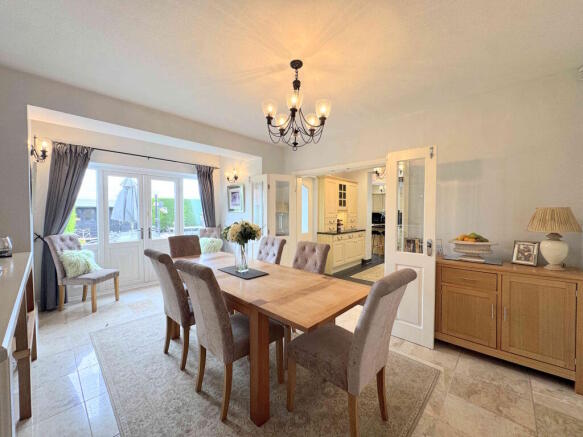 4 bed Semi-Detached for sale Image 5