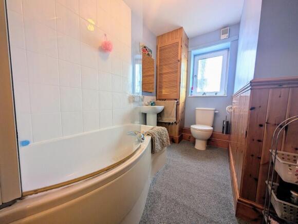 2 bed Flat for sale Image 8
