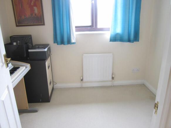 BEDROOM 4