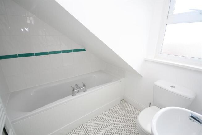 Ensuite Bathroom.JPG