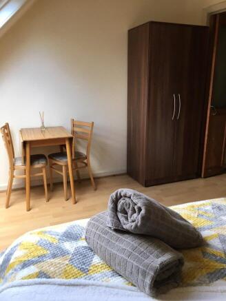 chatsworth-road-nw2-4bl-1061942