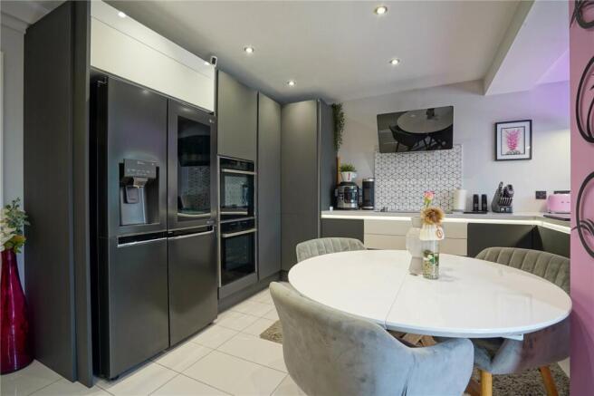 4 bed House for sale Image 6