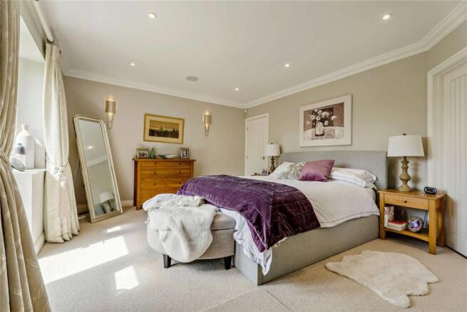 4 bed Detached for sale Image 11