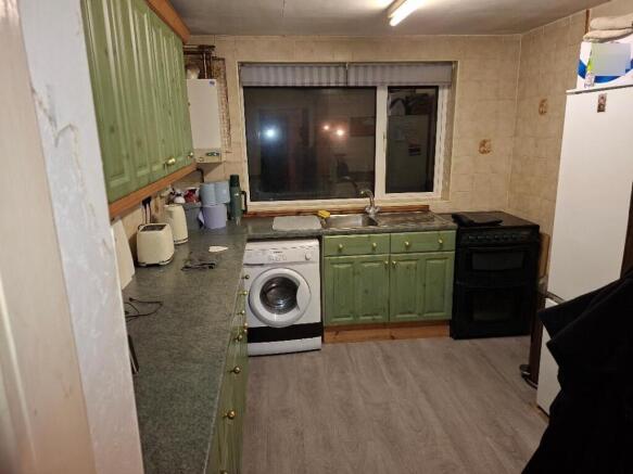 2 bed Terraced to rent Image 5