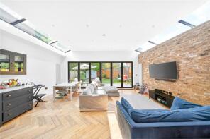 20, Cleveland Park Crescent, London E17 7BT