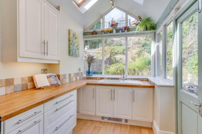 4 bed Terraced for sale Image 6
