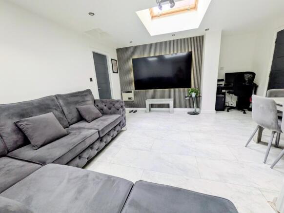 3 bed Semi-Detached for sale Image 4
