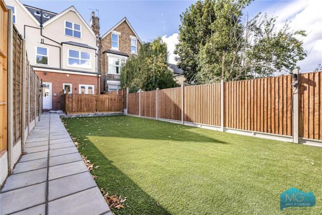 Parkhurst Road, London, N11 photo 3