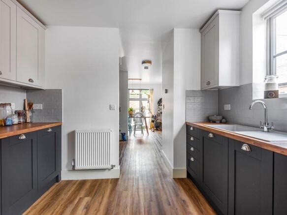 Kitchen (3).jpg