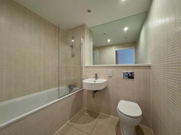 2 bed Flat to rent Image 7