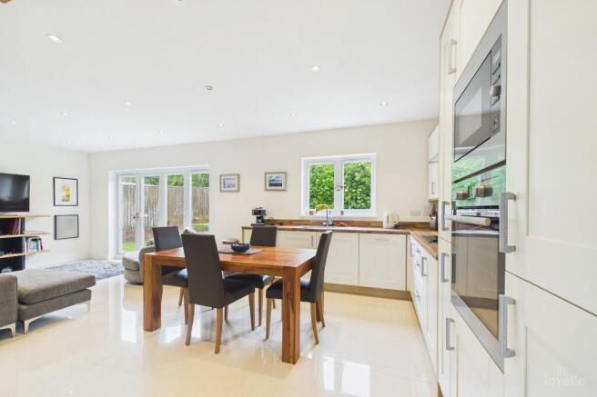 KITCHEN DINER