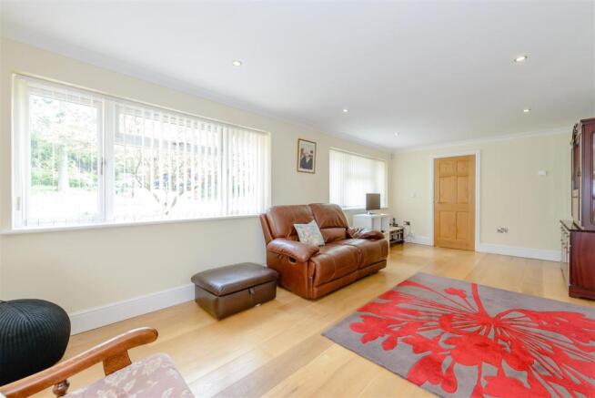8381873-interior11.jpg