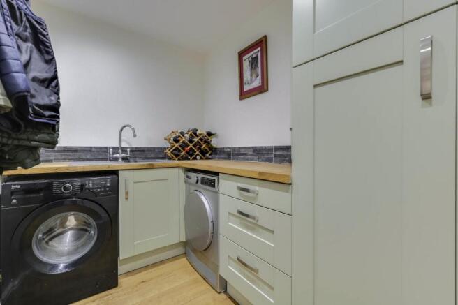 4 bed Semi-Detached for sale Image 8