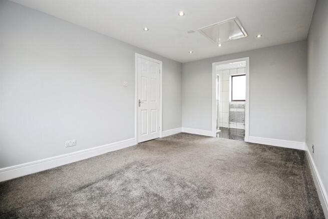 4 bed Semi-Detached for sale Image 10