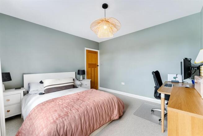 4 Fairbourne Drive-13.jpg