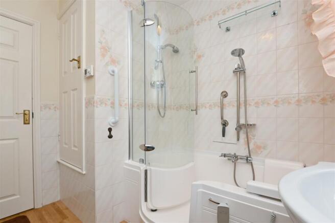 Bathroom - shower.jpg