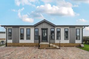 The Kayles, New Lane, Lymington SO41 0UQ
