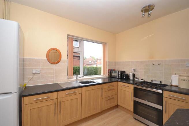 10oakcrescentKITCHEN.JPG