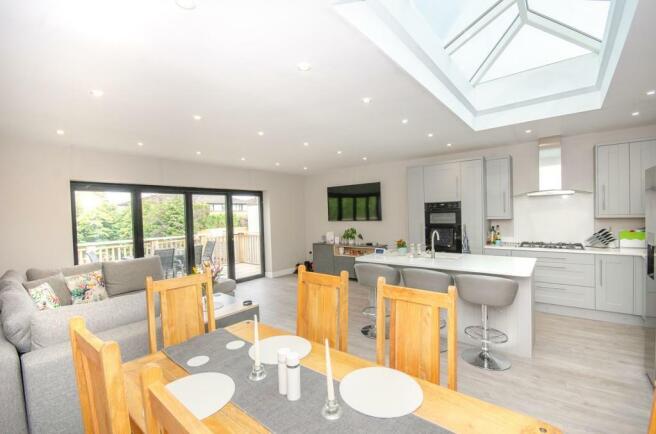 Kitchen-family room pic 2.jpg