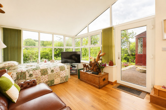4 bed Detached for sale Image 7