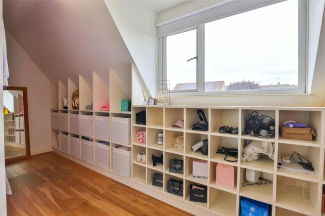 Bedroom/Dressingroom