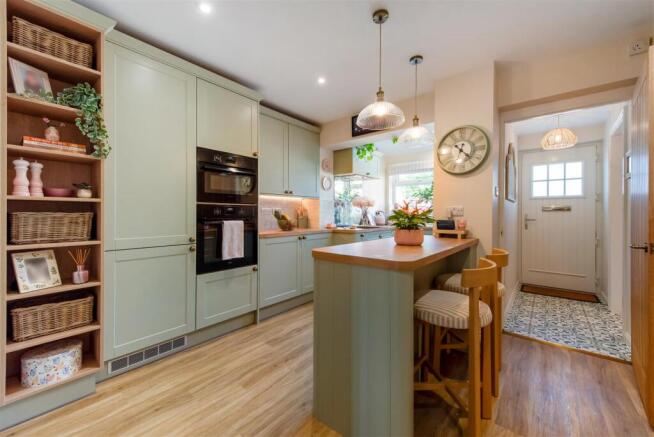 Beresford Close, Andover photo 4